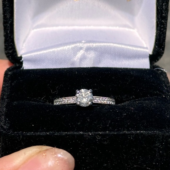 .68 CARAT DIAMOND RING - appraisal in hand size 6.25 - Picture 1 of 3
